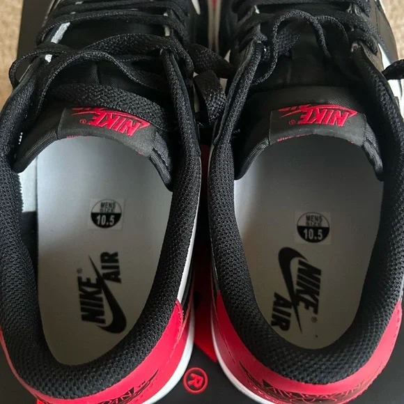 Jordan 1 low black toe og